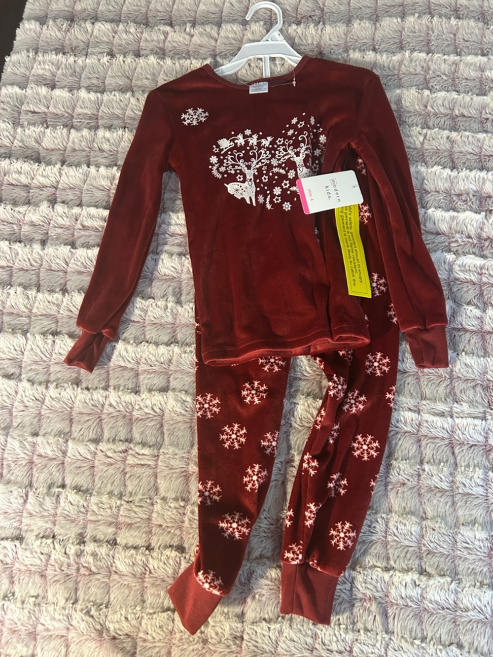 Modern Kids Velvet Snowflake Pajama Set size 4
